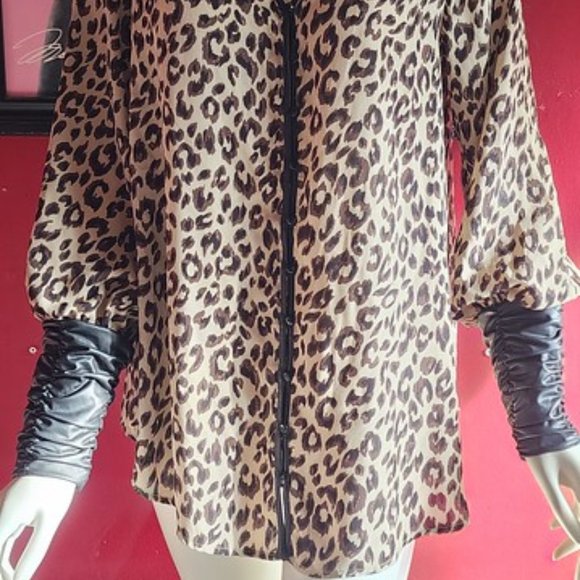 Cheetah Print Button Down Blouse Faux Leather Cuffs Size M - Picture 2 of 4